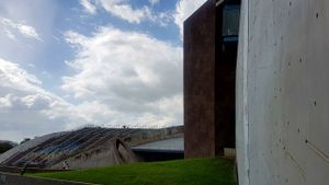 新北市立十三行博物館-鯨背沙丘瞭望台樓梯.jpg